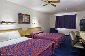 Red Roof Inn Santa Fe 02.[1]